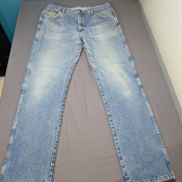 Vtg Wrangler Light Wash Jeans Made in Mexico Size 38x34 - Picture 1 of 16